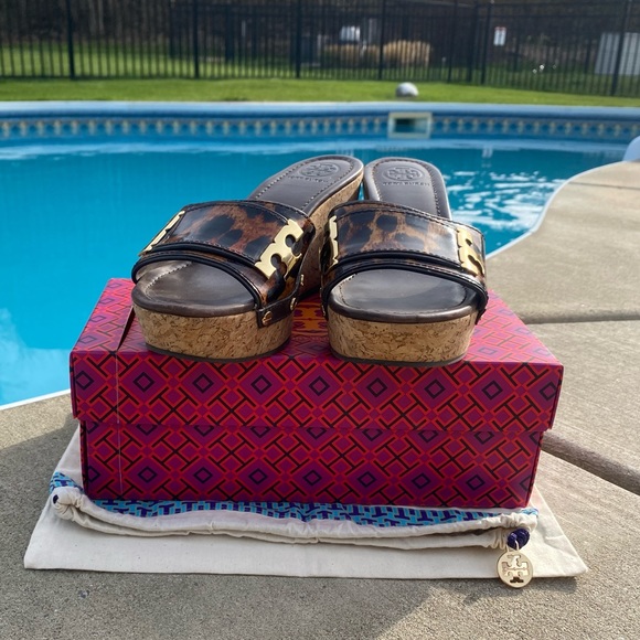 Tory Burch Patent Leather Tortoise Slides (Size 7.5) - Picture 2 of 6